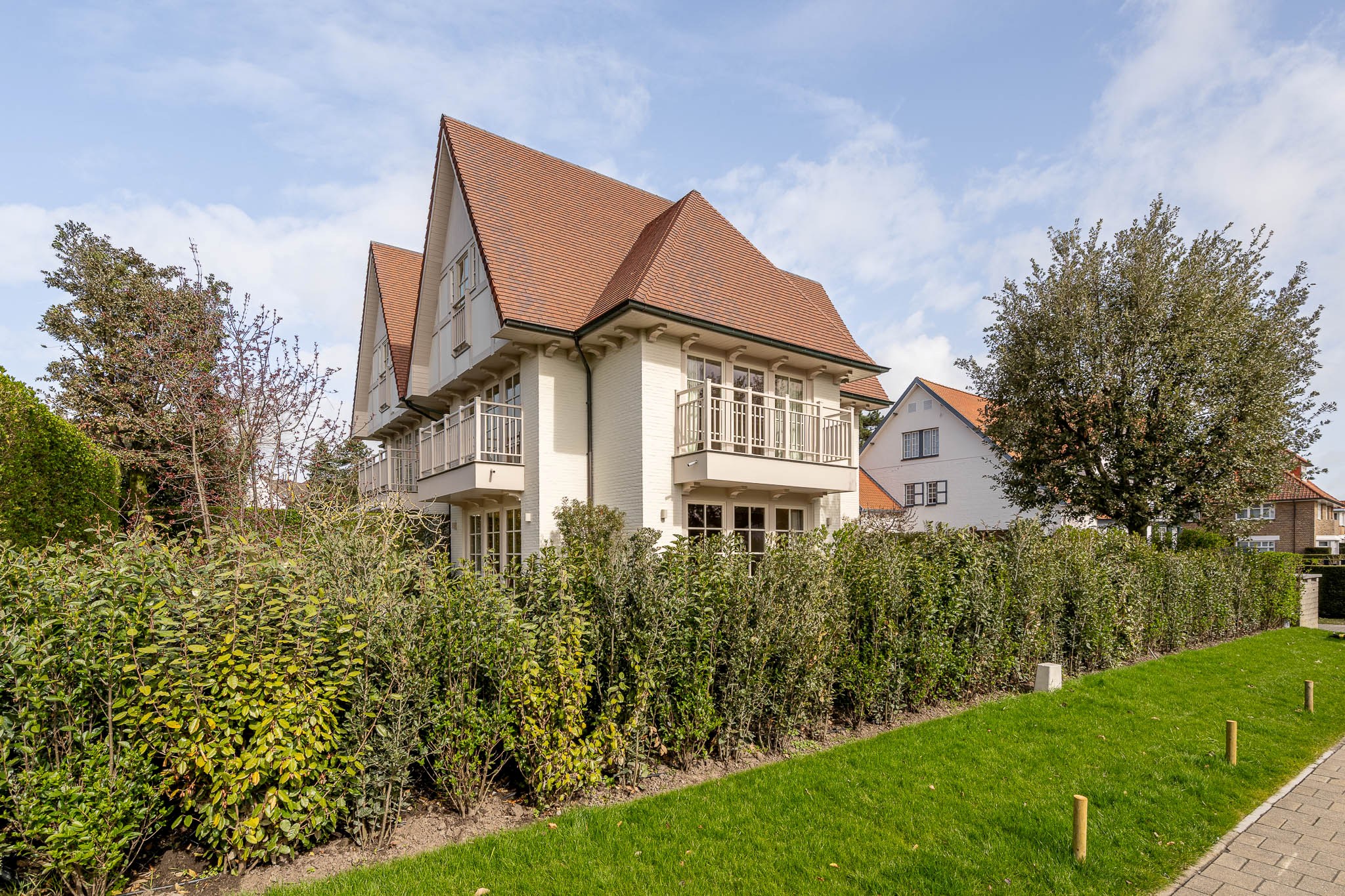 Prachtig gerenoveerde  halfopen woning op topligging nabij centrum, zee en strand 
