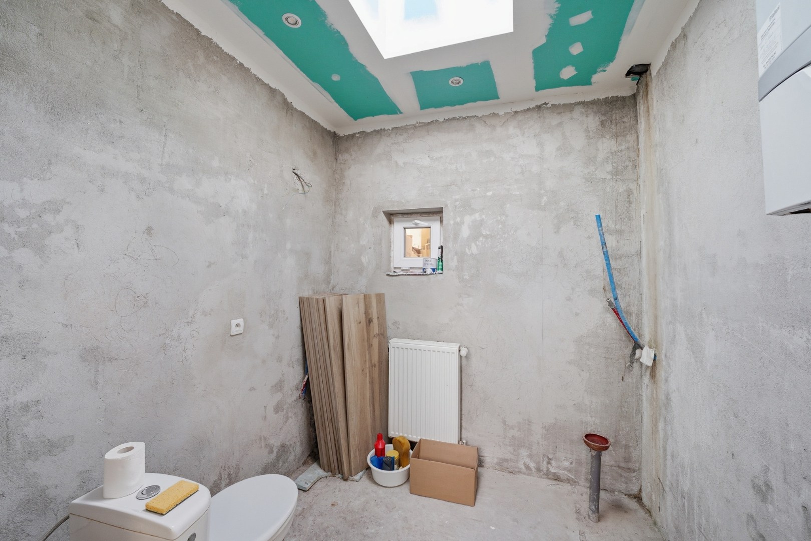 Verder af te werken woning in centrum Oudenburg 