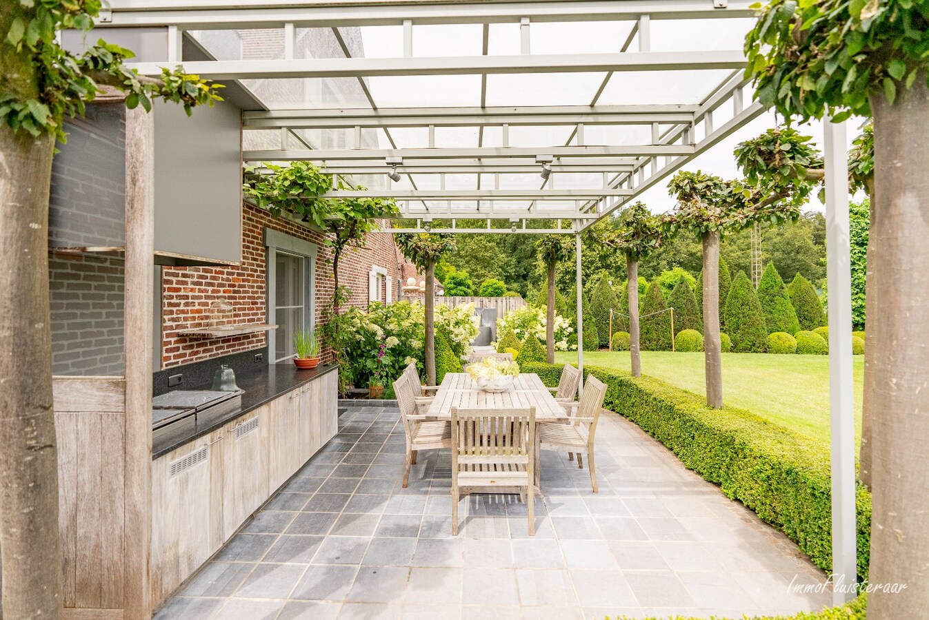 Manoir exclusif avec écuries, piscine et court de tennis sur un domaine d'environ 9 hectares à Retie. 