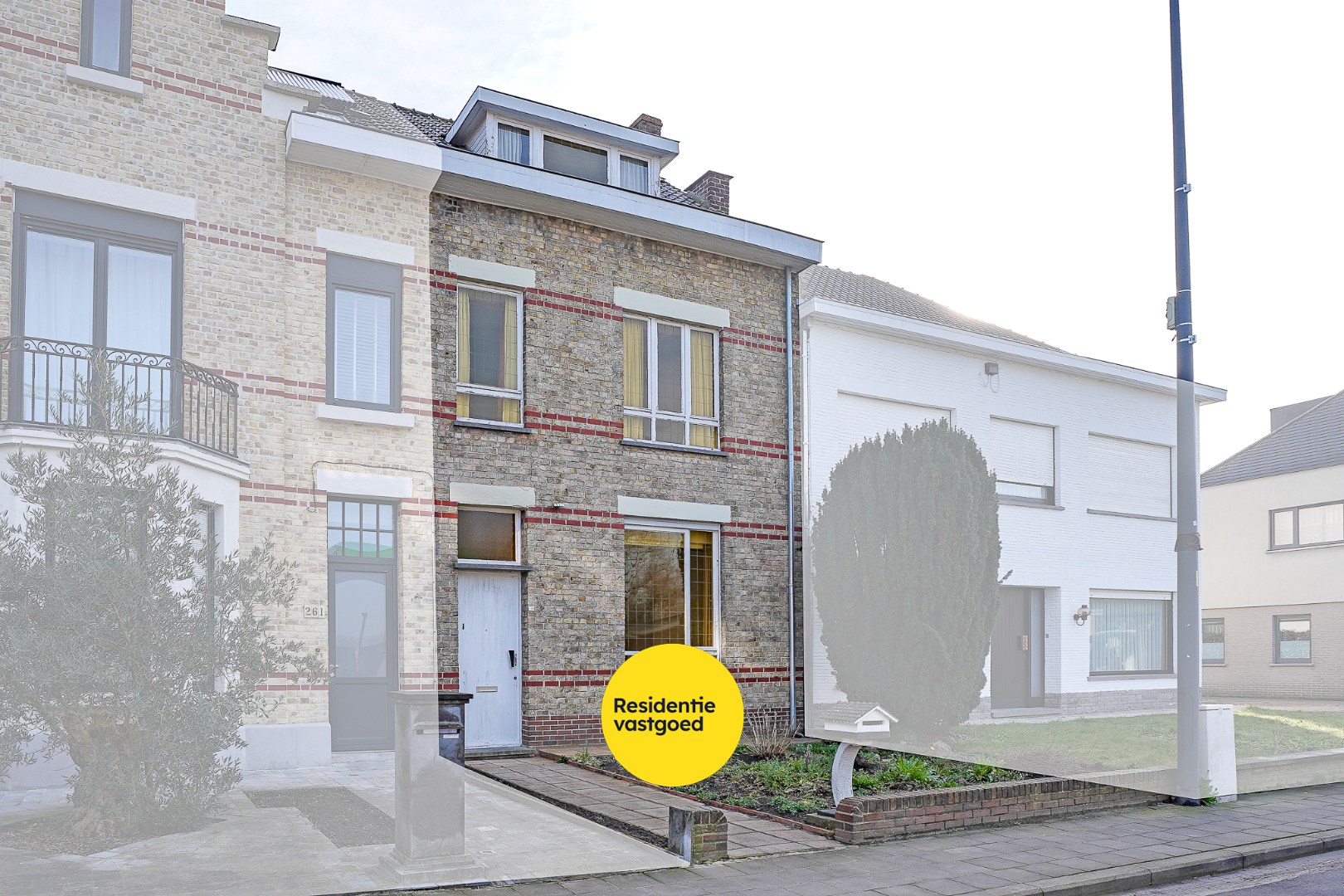 Renovatiewoning met 5 slaapkamers en zonnige tuin in het centrum van Woumen (Diksmuide) 