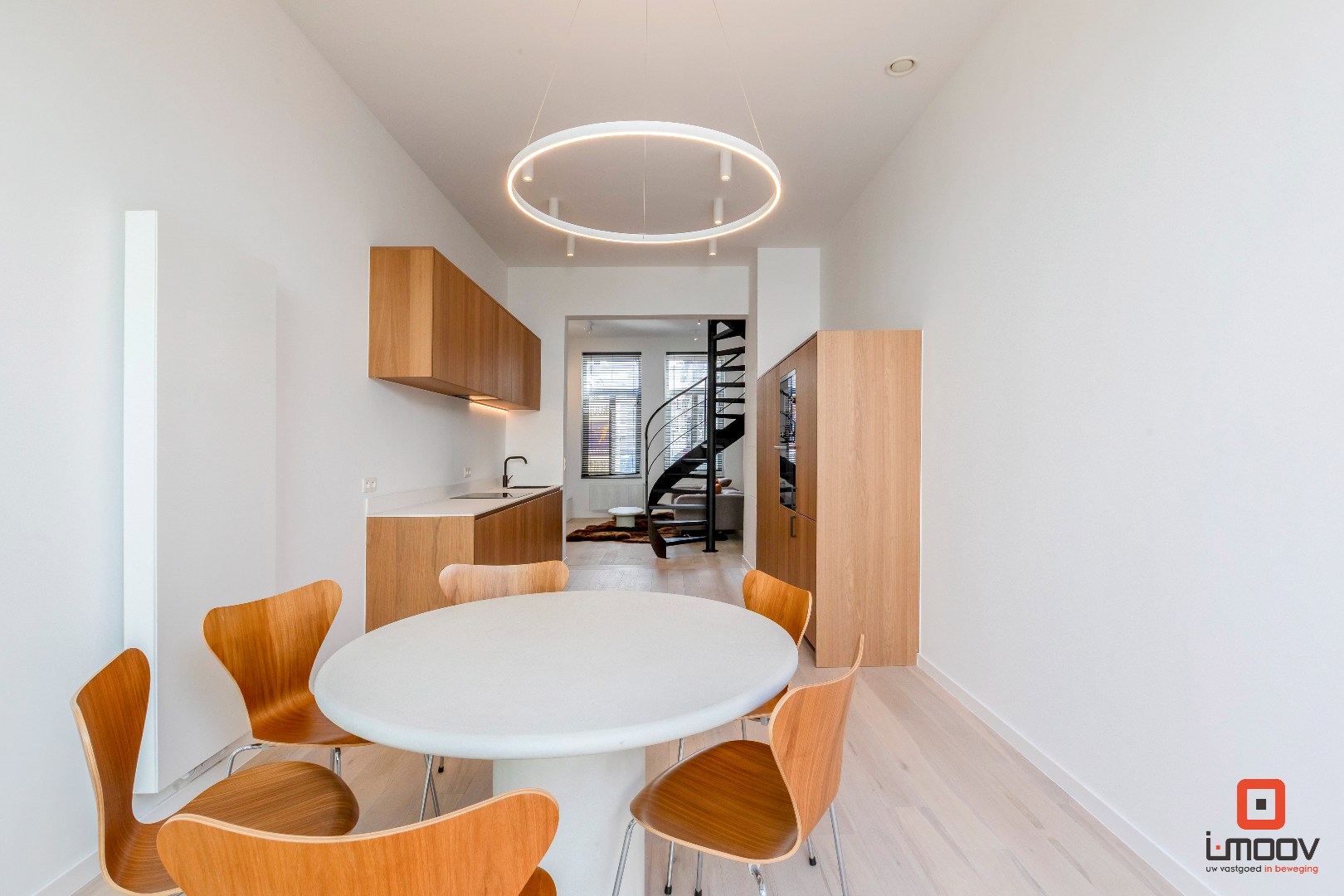 Instapklare tweeslaapkamer duplex met groot terras in de Nieuwpoortsesteenweg, Oostende 