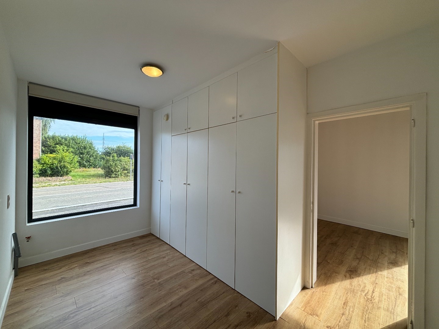 Goed onderhouden gezinswoning met 3 slpk. en ruimte voor bijberoep in Mol-Sluis 