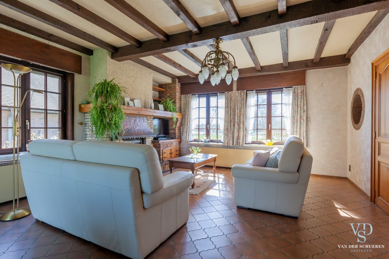 Exceptioneel landhuis met bijgebouw in groene omgeving 