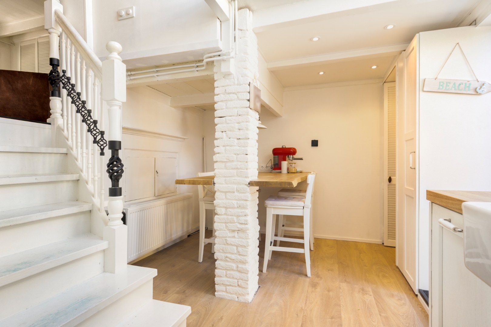 Sfeervol gerenoveerde dijkwoning met riante schuur. 