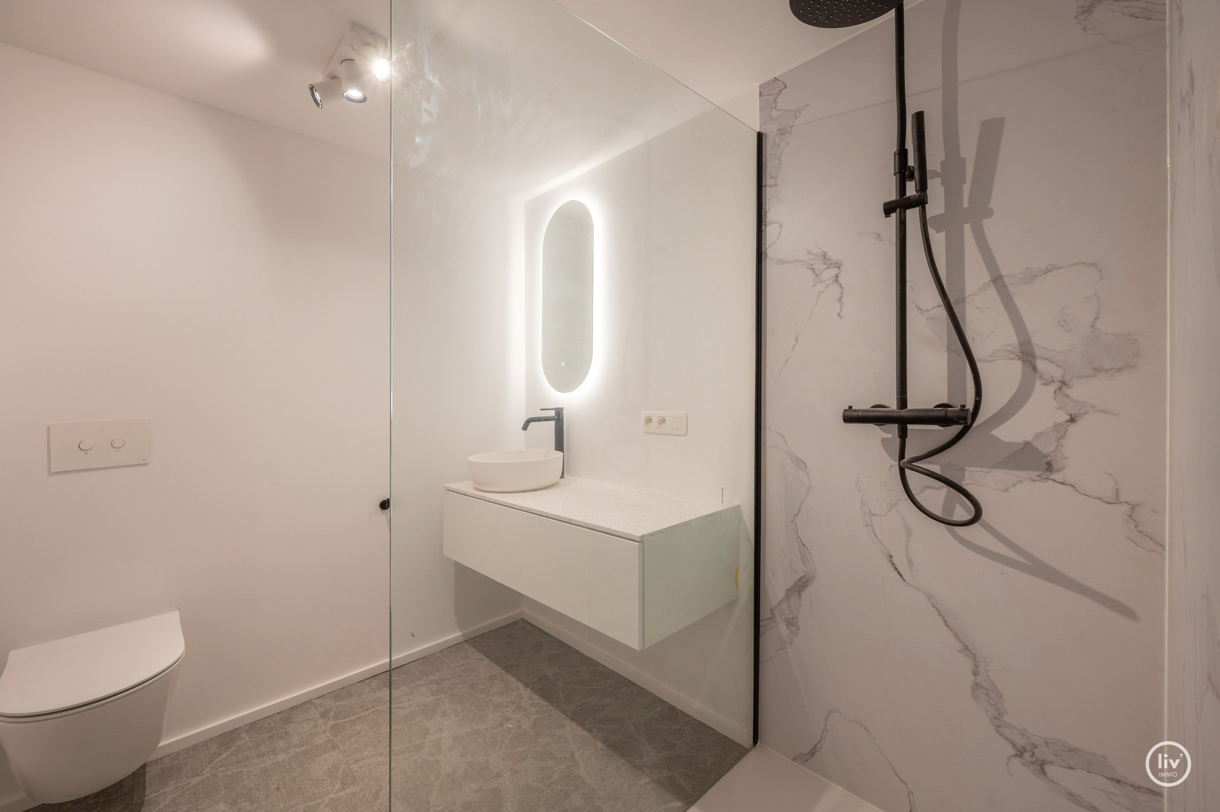 Exclusief gerenoveerde villa op een absolute toplocatie in de Jozef Nellenslaan te Knokke. 