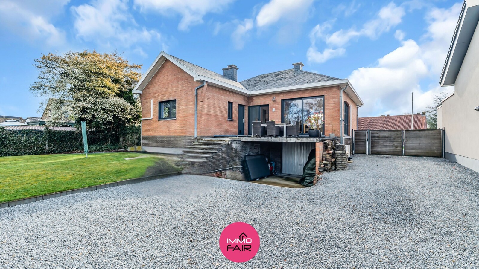 Instapklare bungalow met royale tuin op rustige topligging in Houthalen 