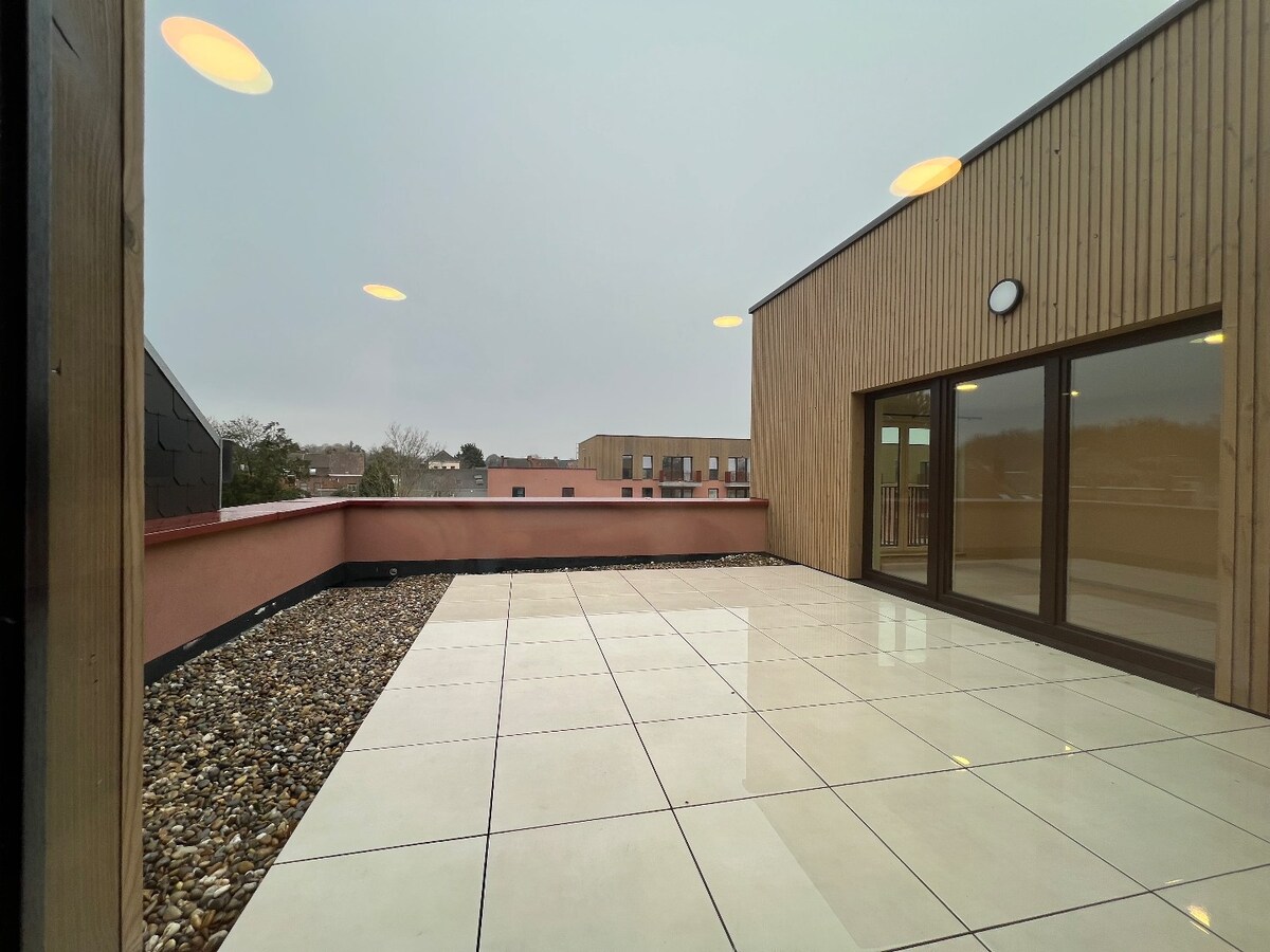 Superbe appartement de 94 m2 avec 2 chambres  et une grande  terrasse 