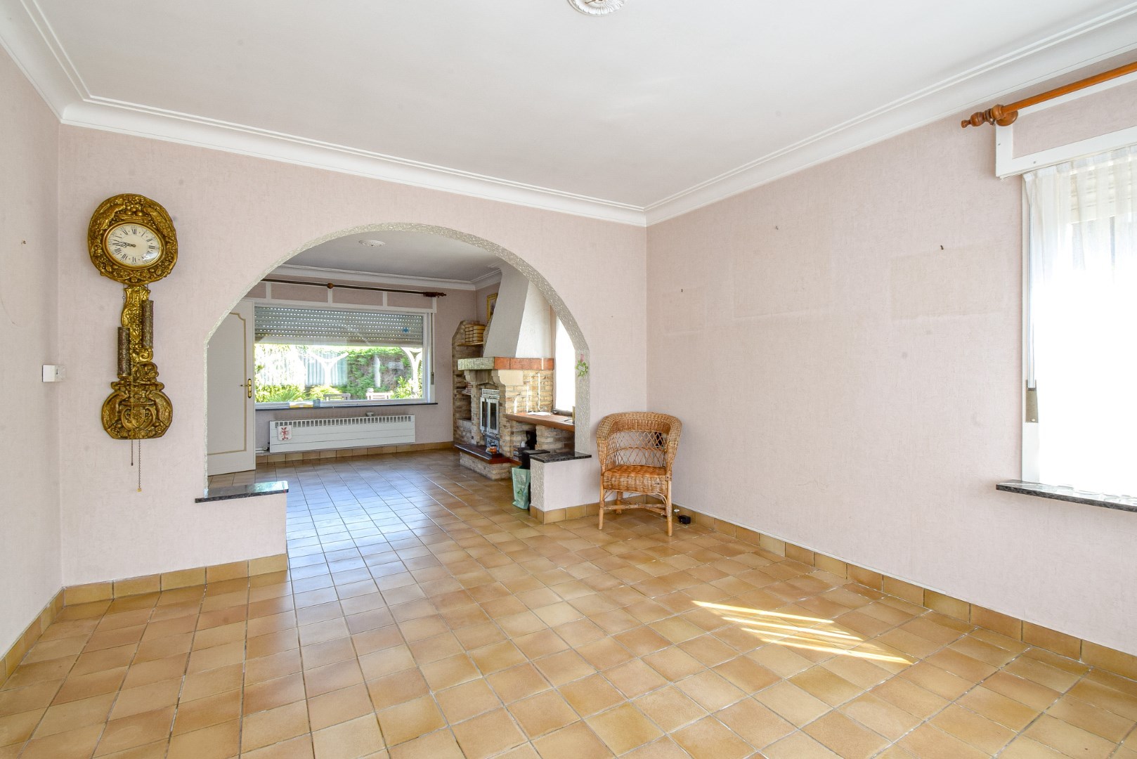 Landelijk gelegen woning ( 258 m²) met inpandige garage en zonnige achtertuin te Snaaskerke 