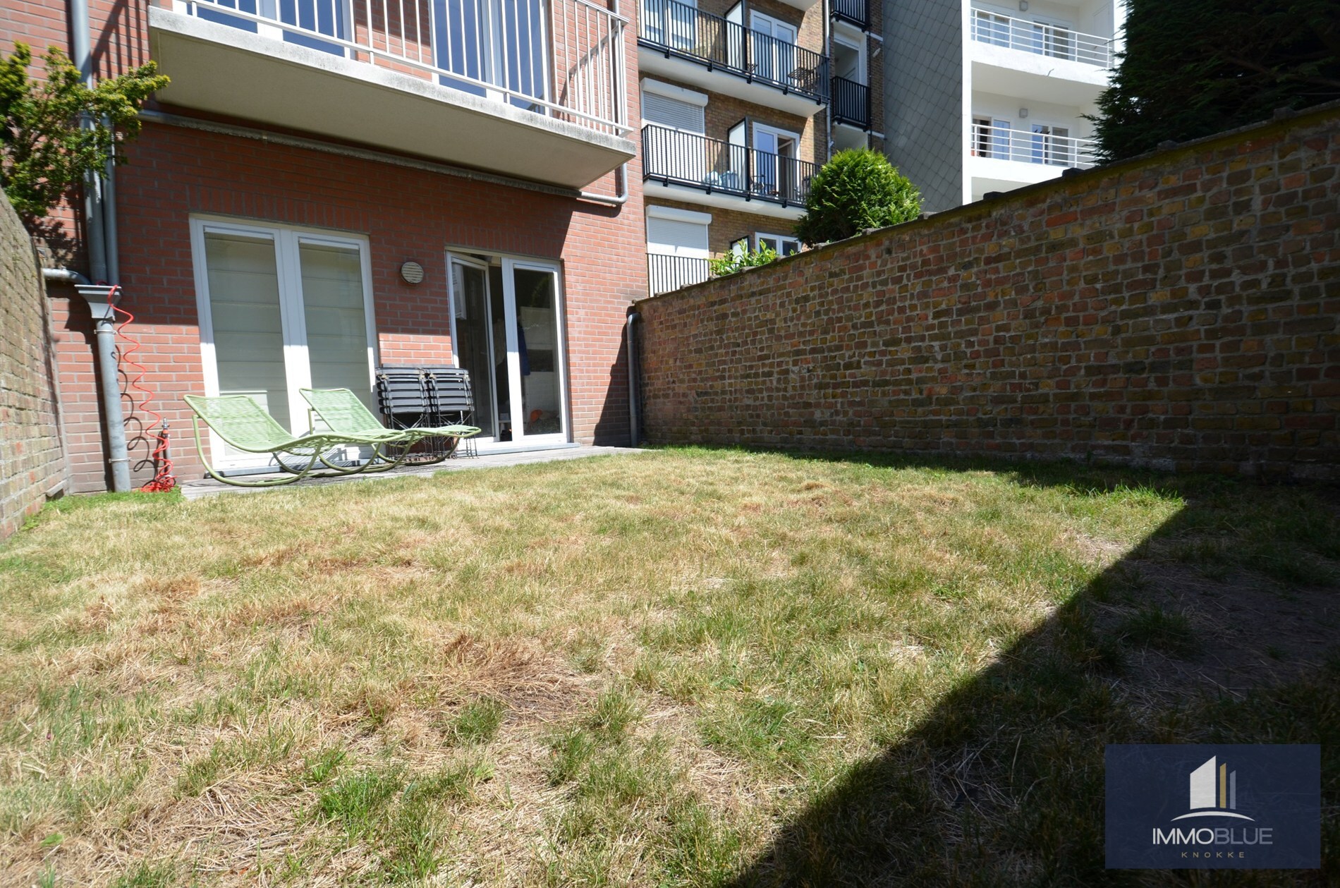 Appartement avec jardin situé au calme, à proximité de l’Avenue du Zoute. 
