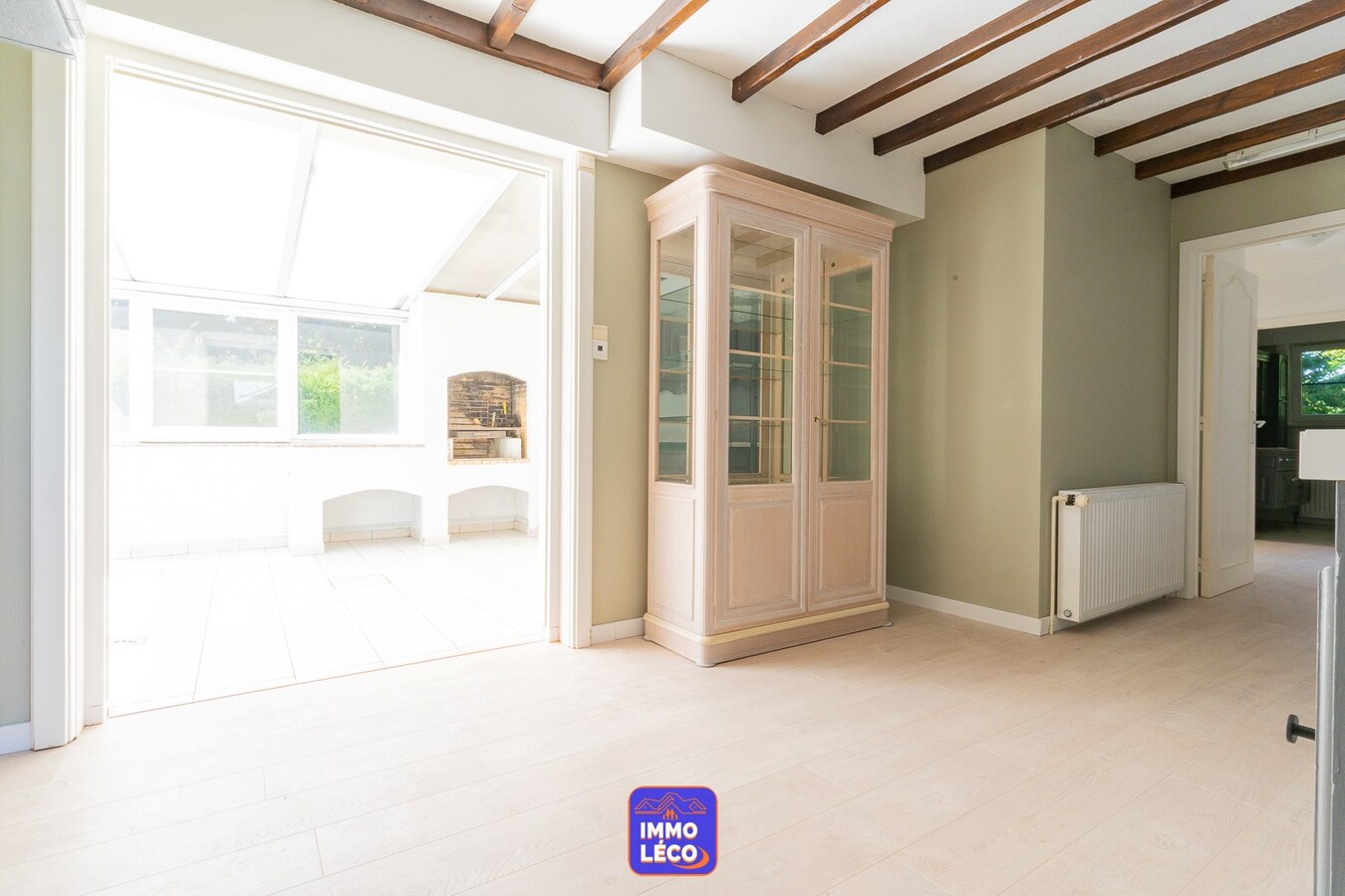 Villa "Plain-pied" érigée sur 1311m², double garage, carport, jardin, TOP SECTEUR !! 