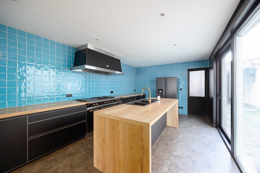 Ruime gezinswoning met grote koer (overdekt terras) nabij het Rivierenhof te Deurne 