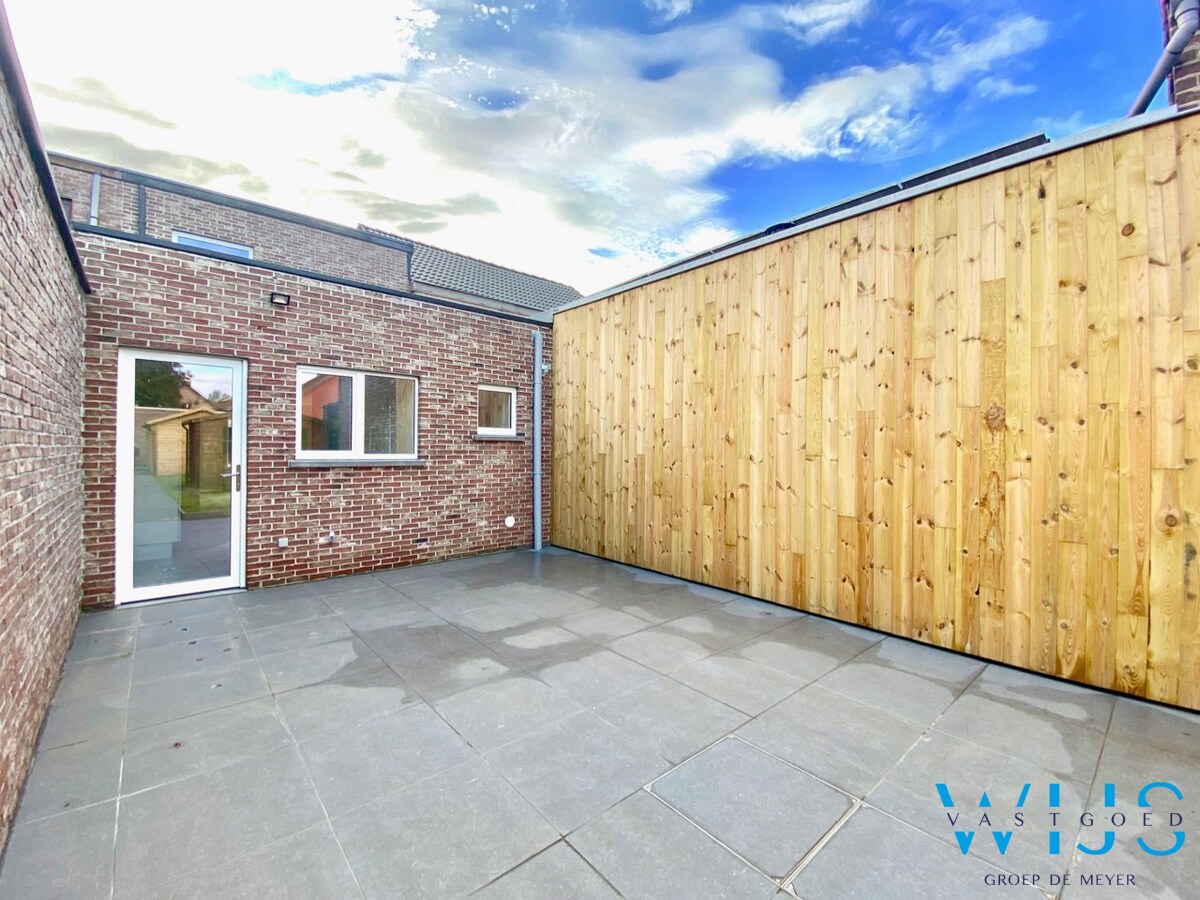 Volledig gerenoveerd woonhuis voor de brug van Zelzate ! 