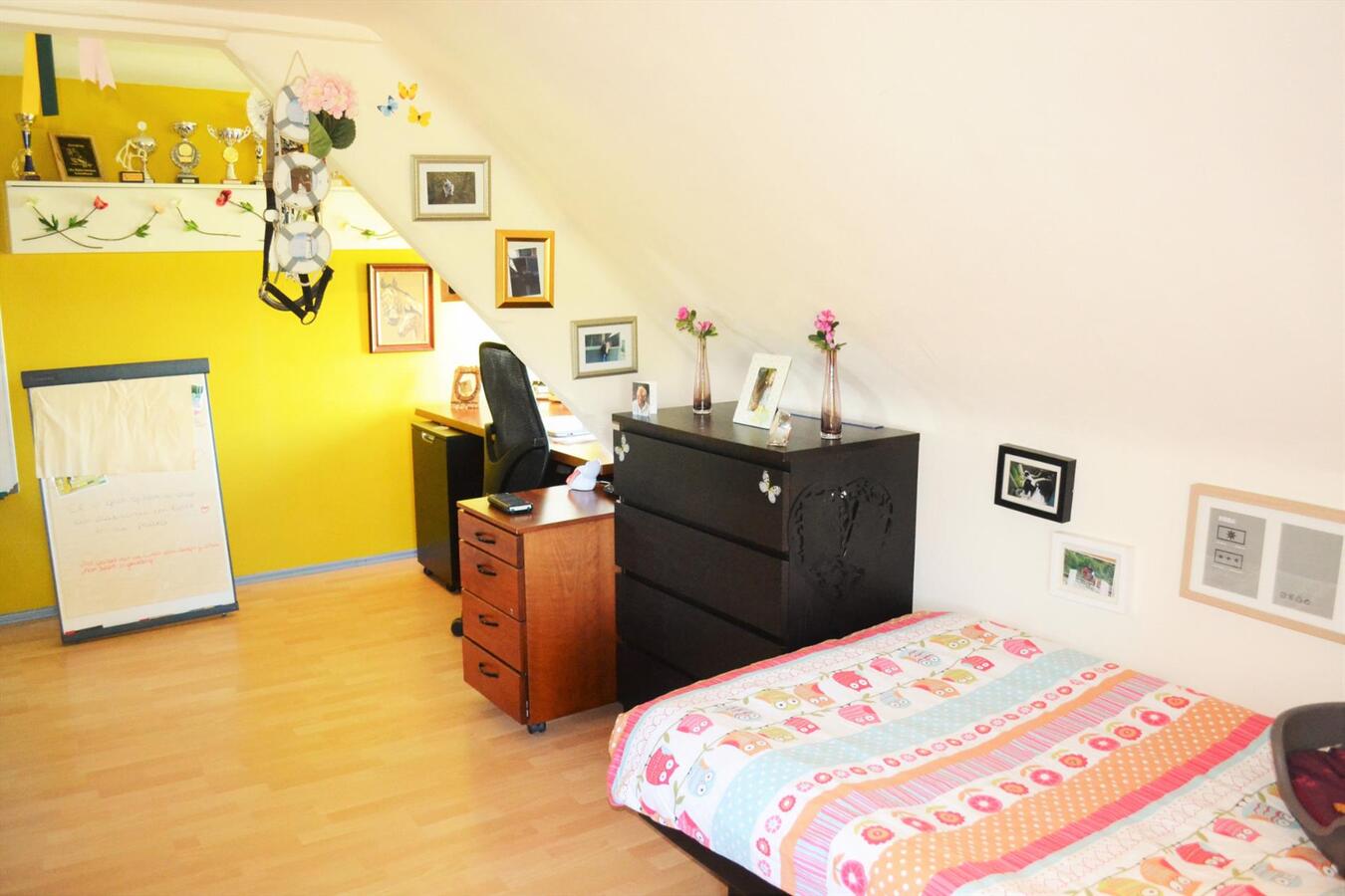 Splendide propriété avec piste couverte et boxes sur environ 1,3ha 