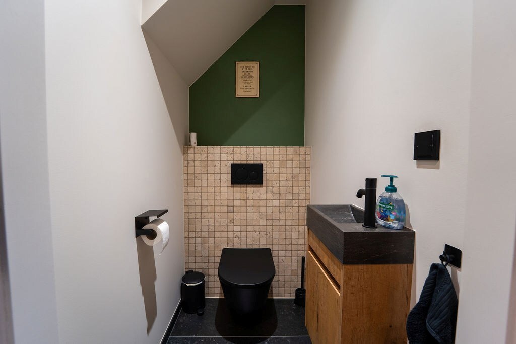 PRACHTIG GERENOVEERDE WONING MET 3 SLAAPKAMERS, 2 BADKAMERS, INPANDIGE GARAGE EN PAARDENSTALLINGEN MET ENERGIEZUINIG EPC TE WIJER (NIEUWERKERKEN) 