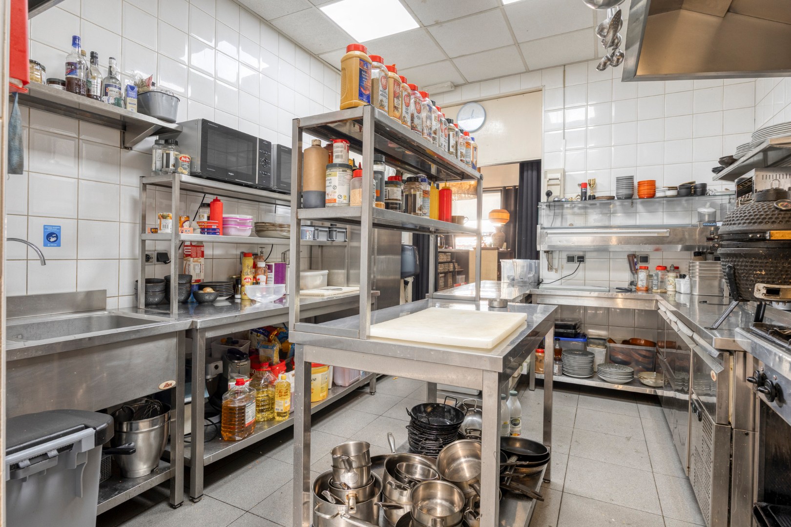 Handelshuis met horecazaak, 2 appartementen en luxueuze loft op toplocatie in Leopoldsburg 