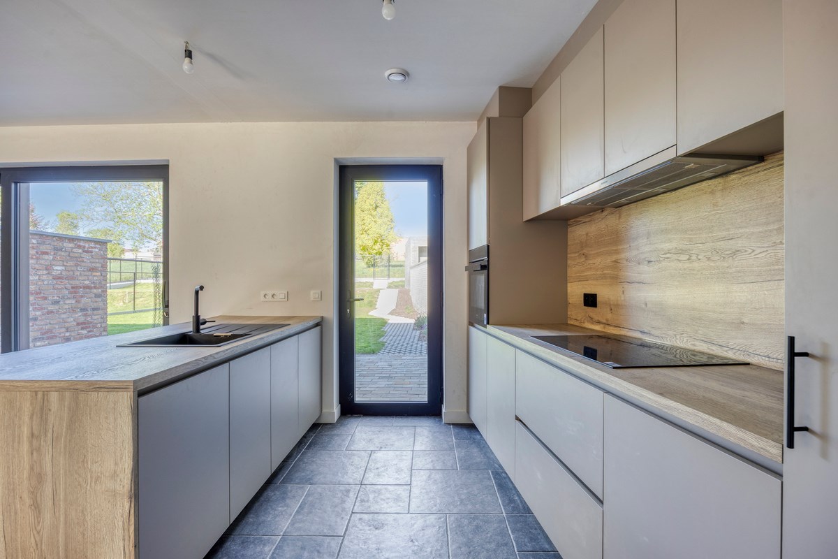 DRIE NIEUWE BEN-WONINGEN OP GUNSTIGE LOCATIE 