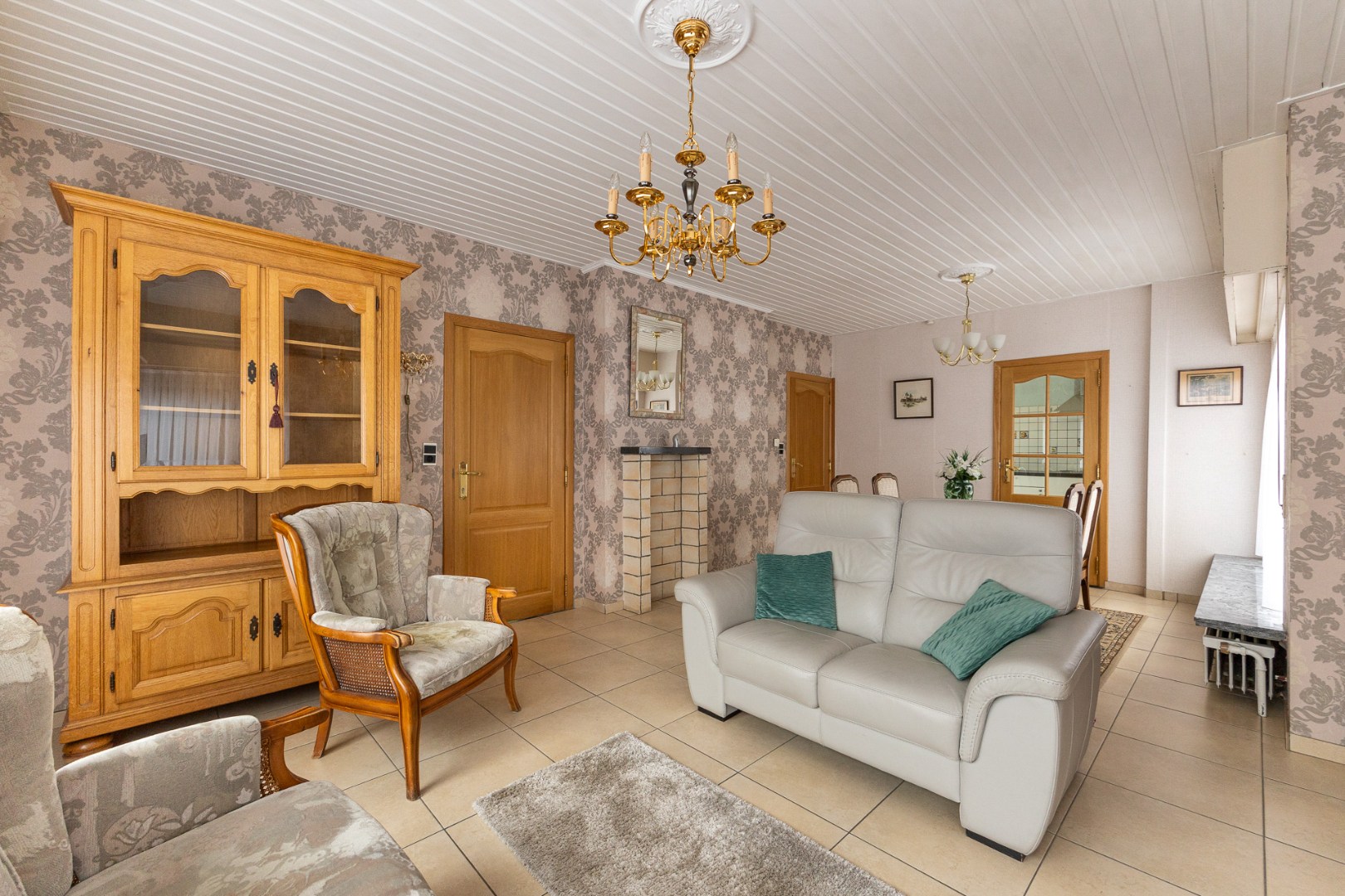 Gelijkvloers appartement met garage 