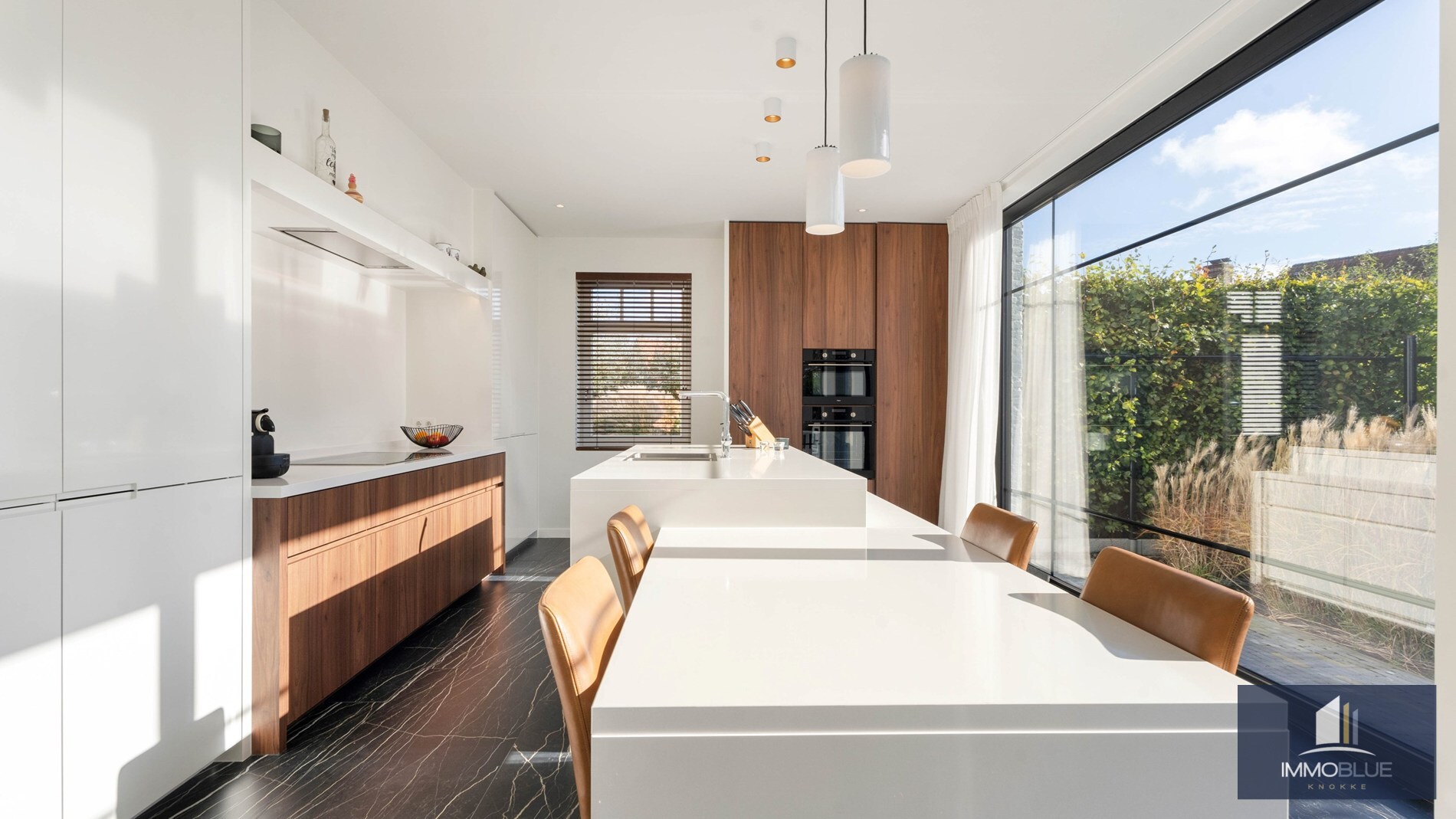 Exclusieve villa gelegen in een rustige, residentiële wijk . 