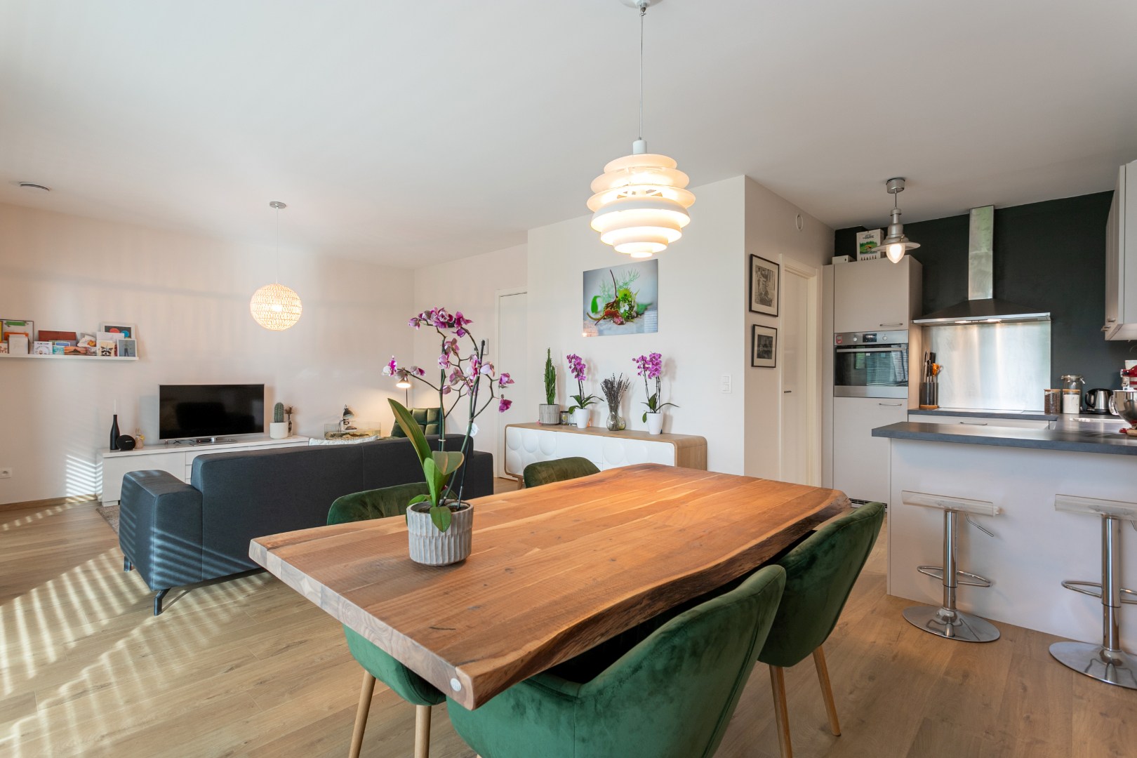 Instapklaar en energiezuinig gelijkvloers appartement met 2 SLPKS, tuin en terras 