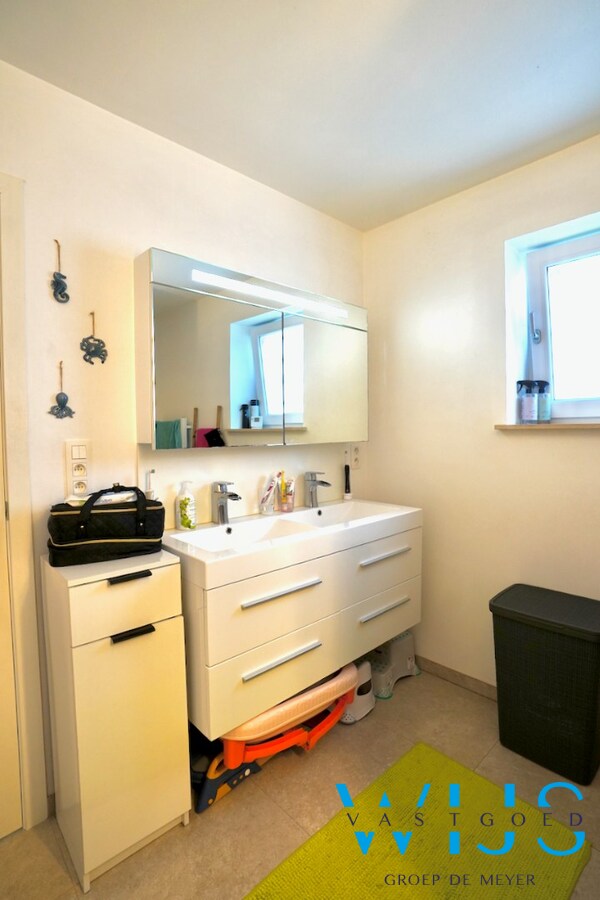 Volledig gerenoveerd woonhuis op 4.734 m² te Maldegem ! 