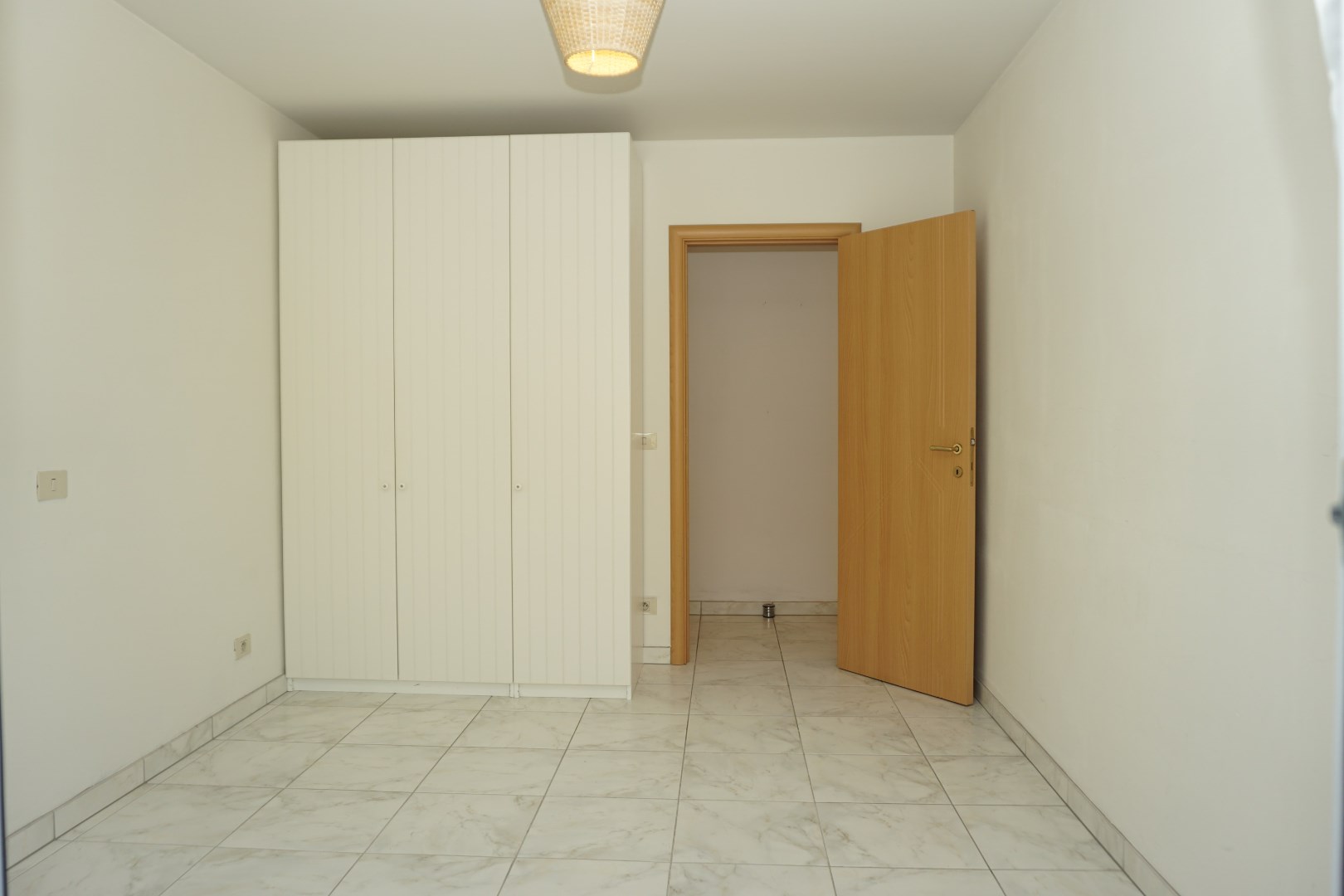 APPARTEMENT SPACIEUX AVEC TERRASSE DANS LE CENTRE D'OSTENDE 