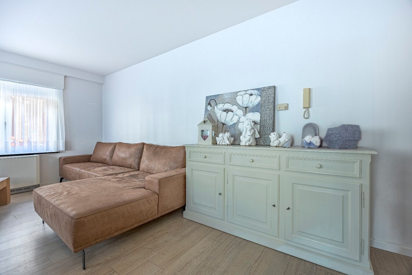 Instapklaar tweeslaapkamerappartement vlakbij de zeedijk. 