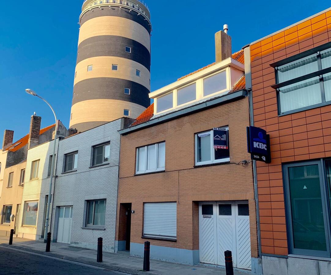 GERENOVEERDE WONING MET GARAGE EN ZONNETERRAS TE BREDENE DORP 