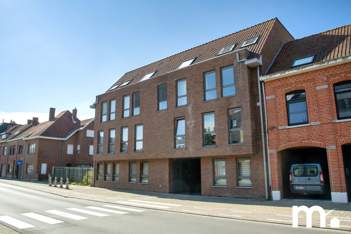 Instapklaar gelijkvloers appartement met garage te koop in Geluwe ! 