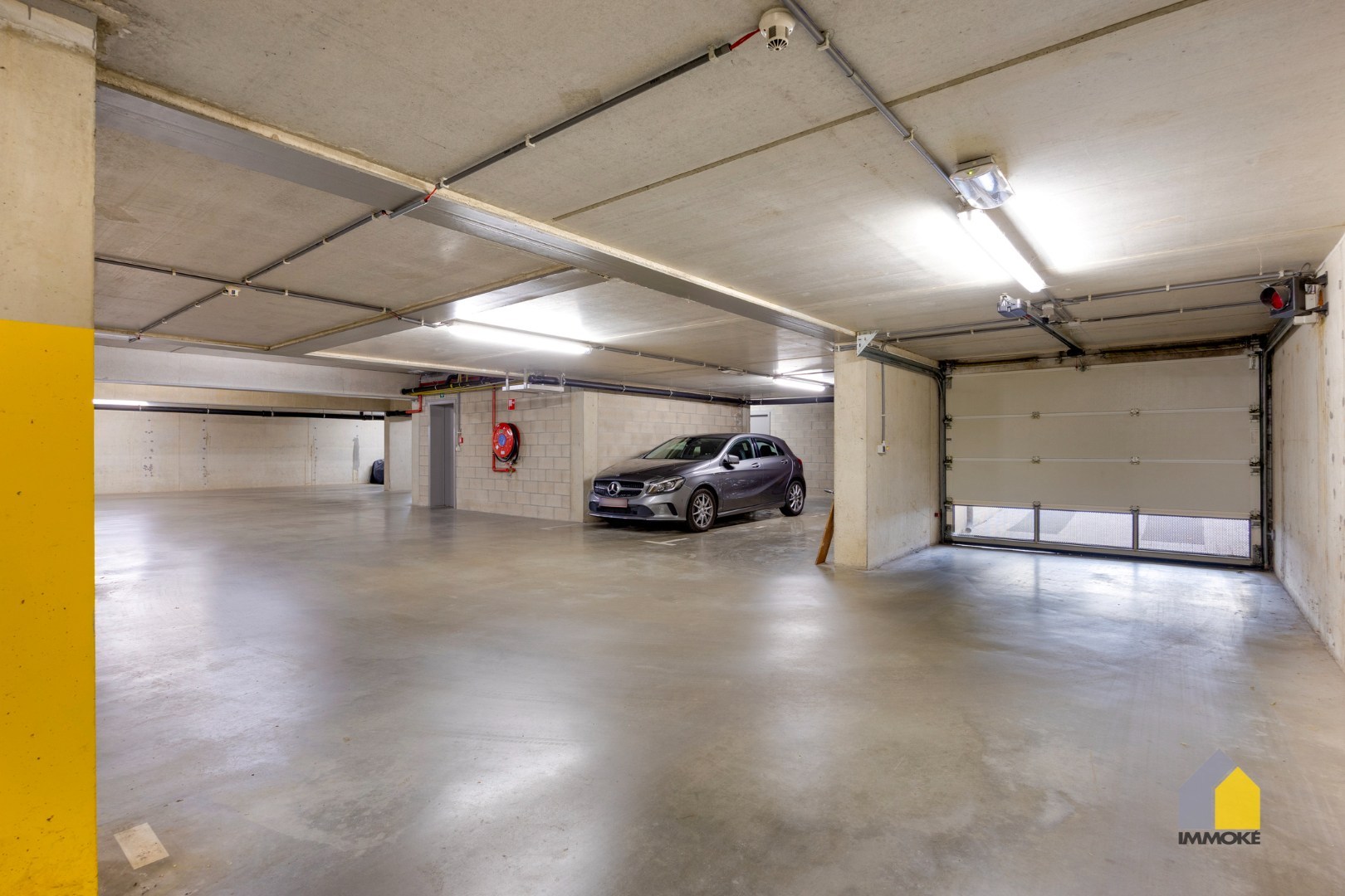 Gelijkvloers appartement met 2 slpks, stadstuin en autostaanplaats. 