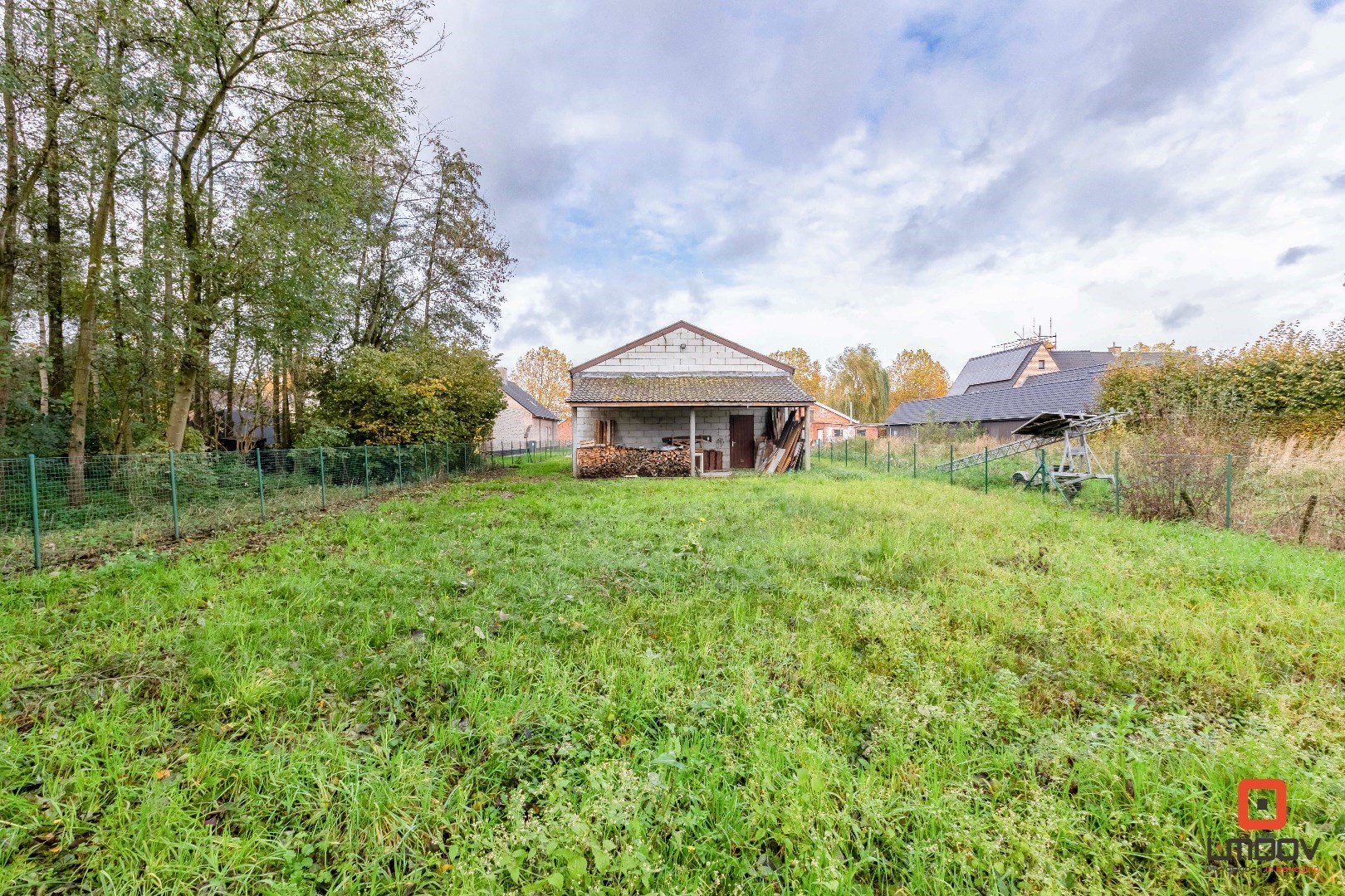 Open bebouwing met magazijn op een landelijke locatie! 