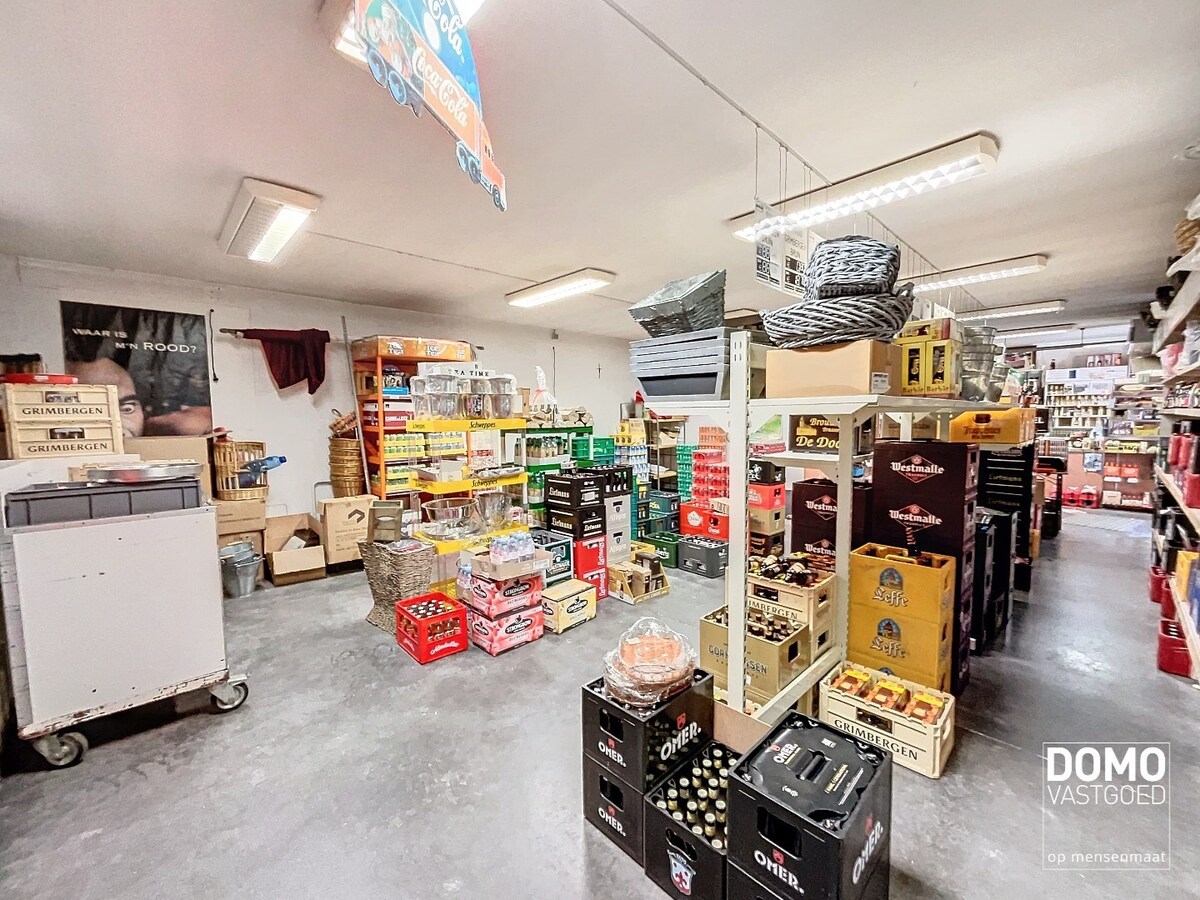 UNIEK pand met tal van mogelijkheden, gunstig gelegen te Kermt. 