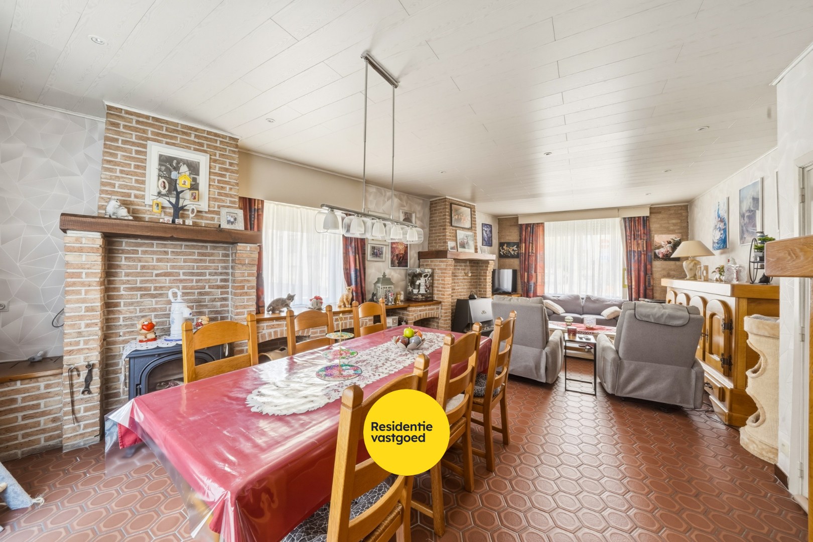 Op te frissen hoekwoning met garage in Bredene 