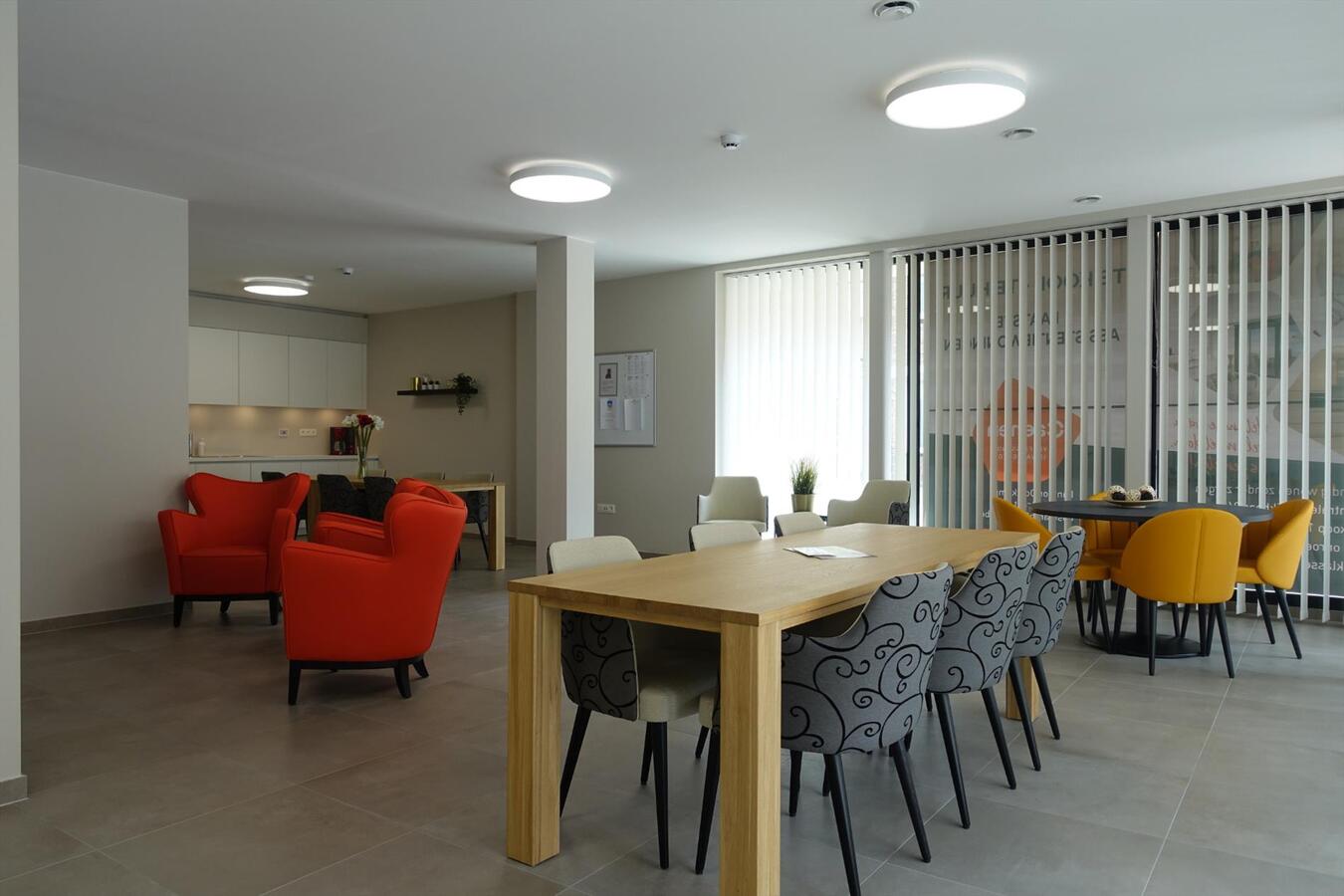 Hoek-assistentiewoning in nieuwbouwresidentie 