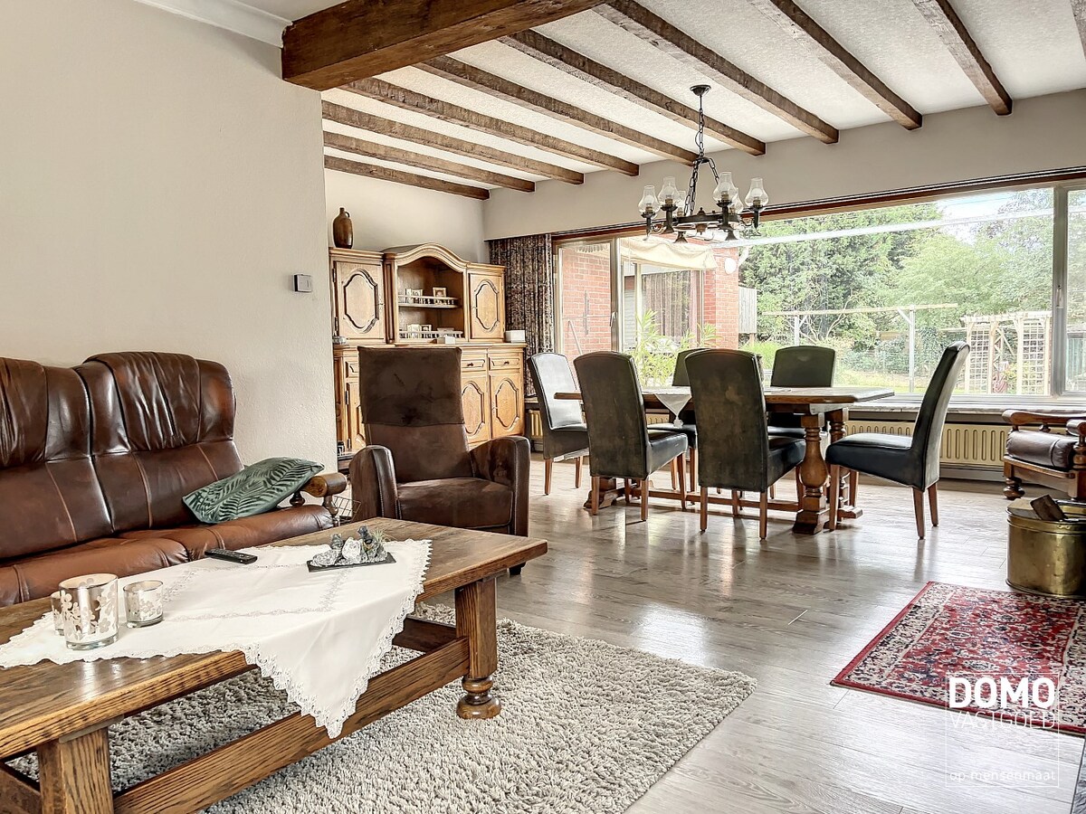 Ruime woning met tuin, inpandige garage en 4 slaapkamers in Linkhout. 