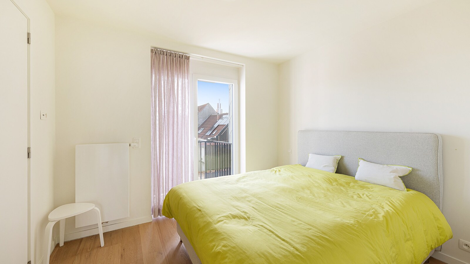 Subliem recent appartement (2020) op toplocatie op slechts 300 meter van de zeedijk te Heist 