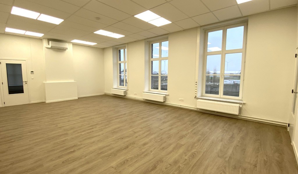 Kantoren met zicht op water in gerenoveerde kantoorvilla te huur in Gent