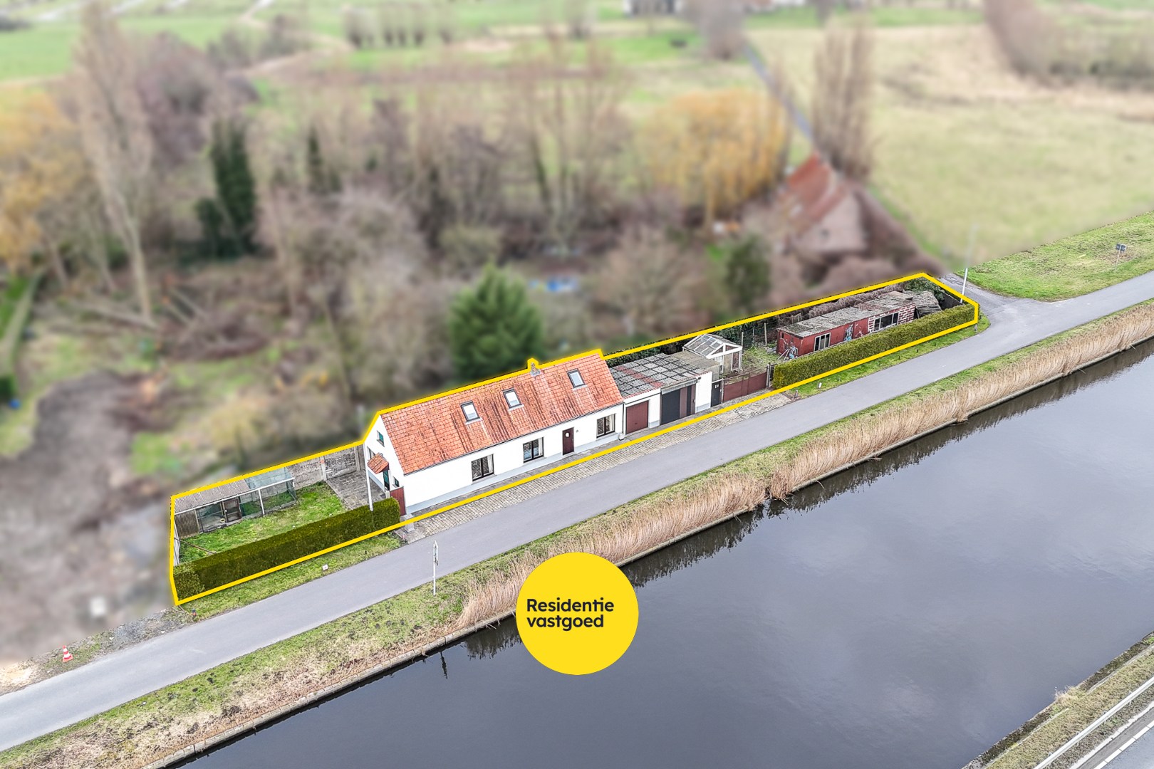 Woonhuis met tuin gelegen langs de vaart Plassendale - Nieuwpoort 