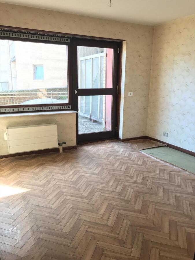 ZEER CENTRAAL GELEGEN RUIM APPARTEMENT MET ZONNETERRAS OP ZUCHT VAN STRAND OOSTENDE 