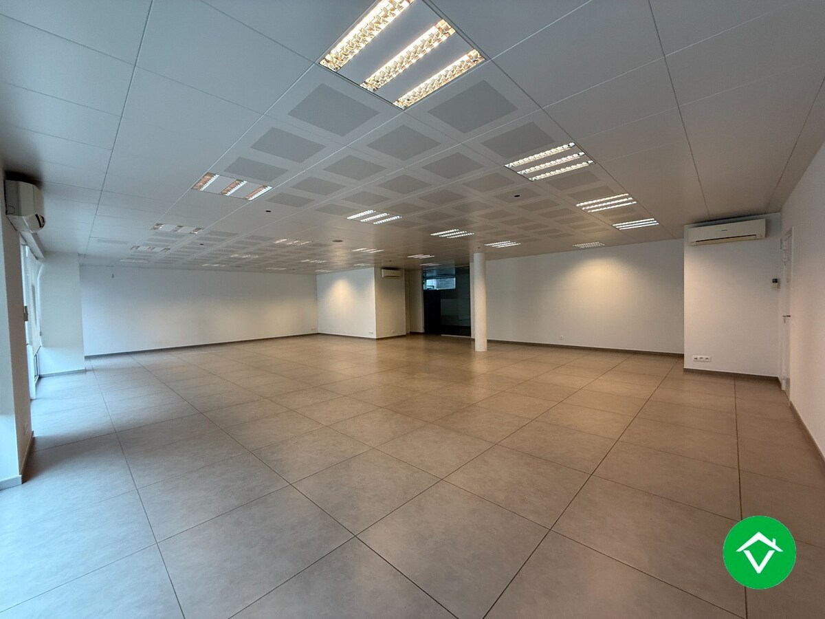 Ruim handelspand van 183m² op een centrale ligging te Roeselare 