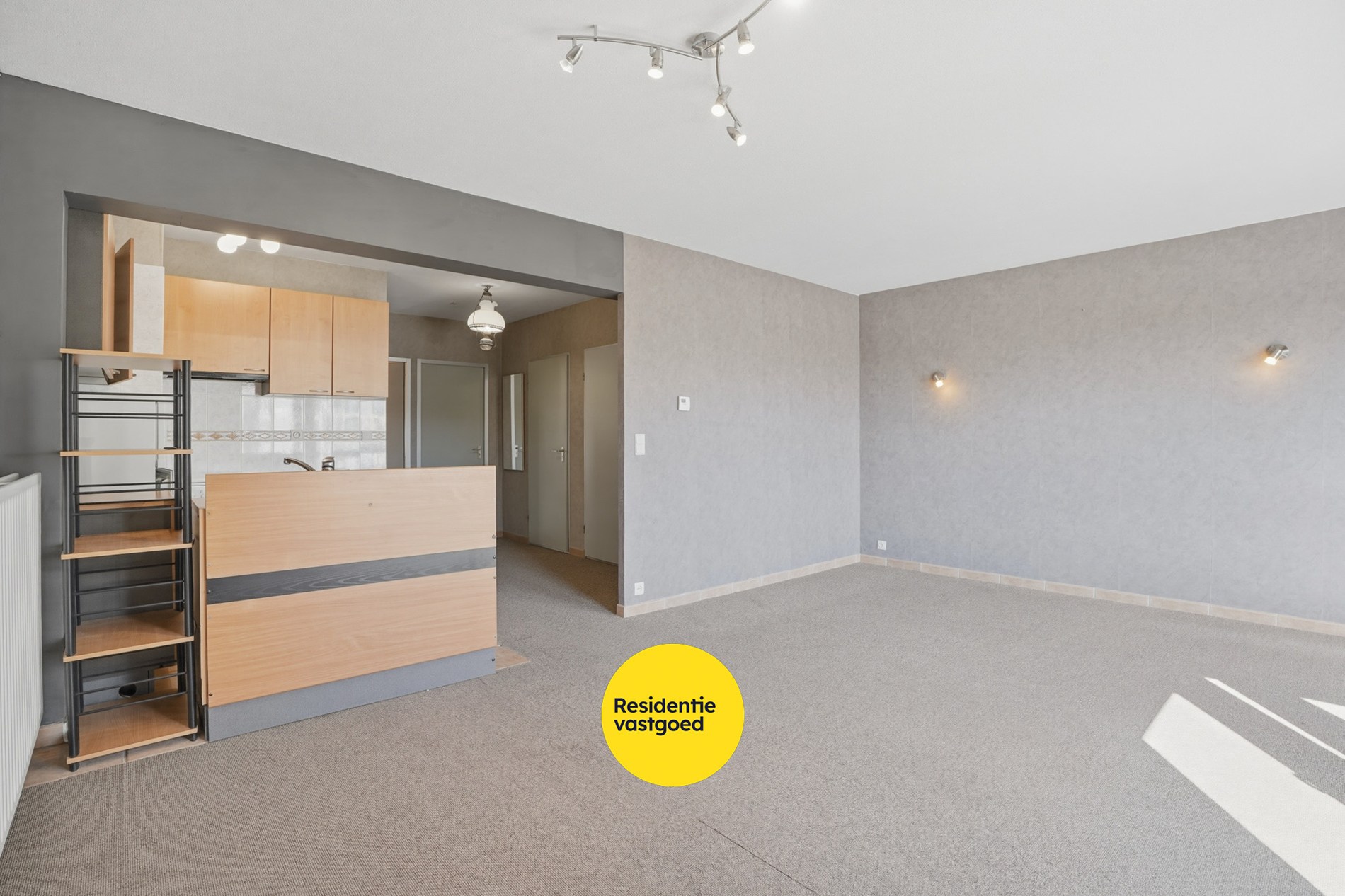Op te frissen 2-slaapkamerappartement (73m²) te Koksijde Sint-Idesbald. 