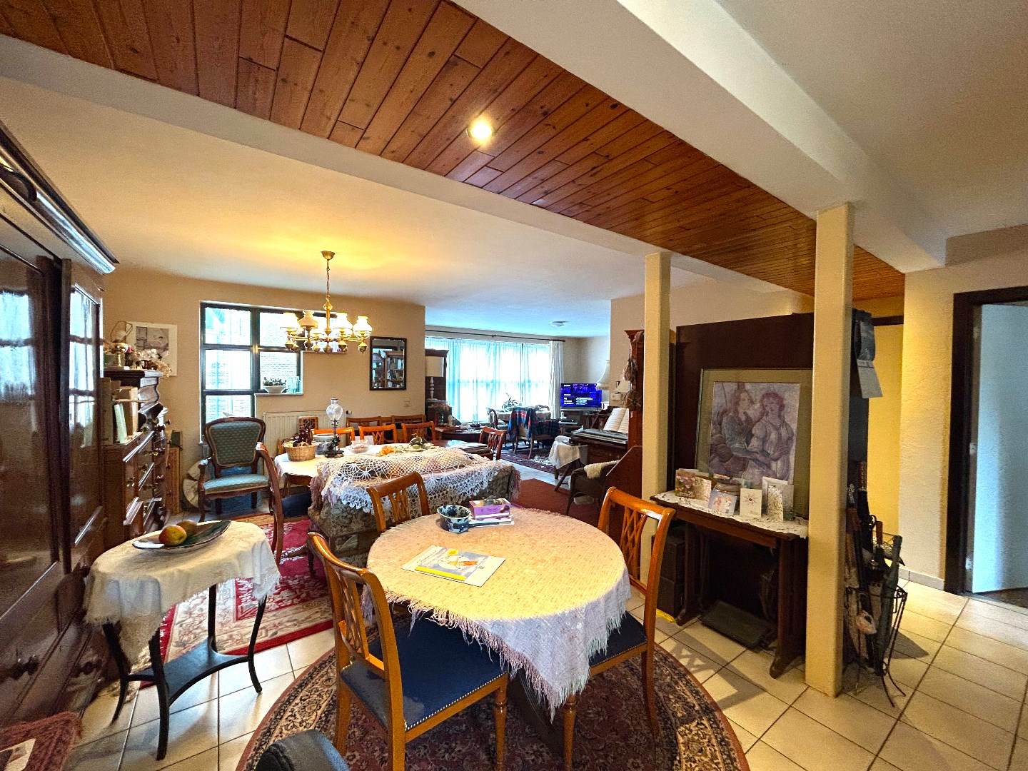 Opbrengsteigendom bestaande uit 1 handelsruimte met 3 bovengelegen appartementen 