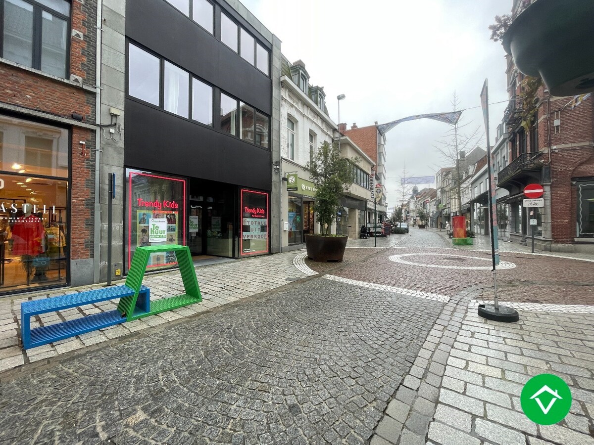 Centraal gelegen handelspand (129m²) in het centrum van Roeselare 