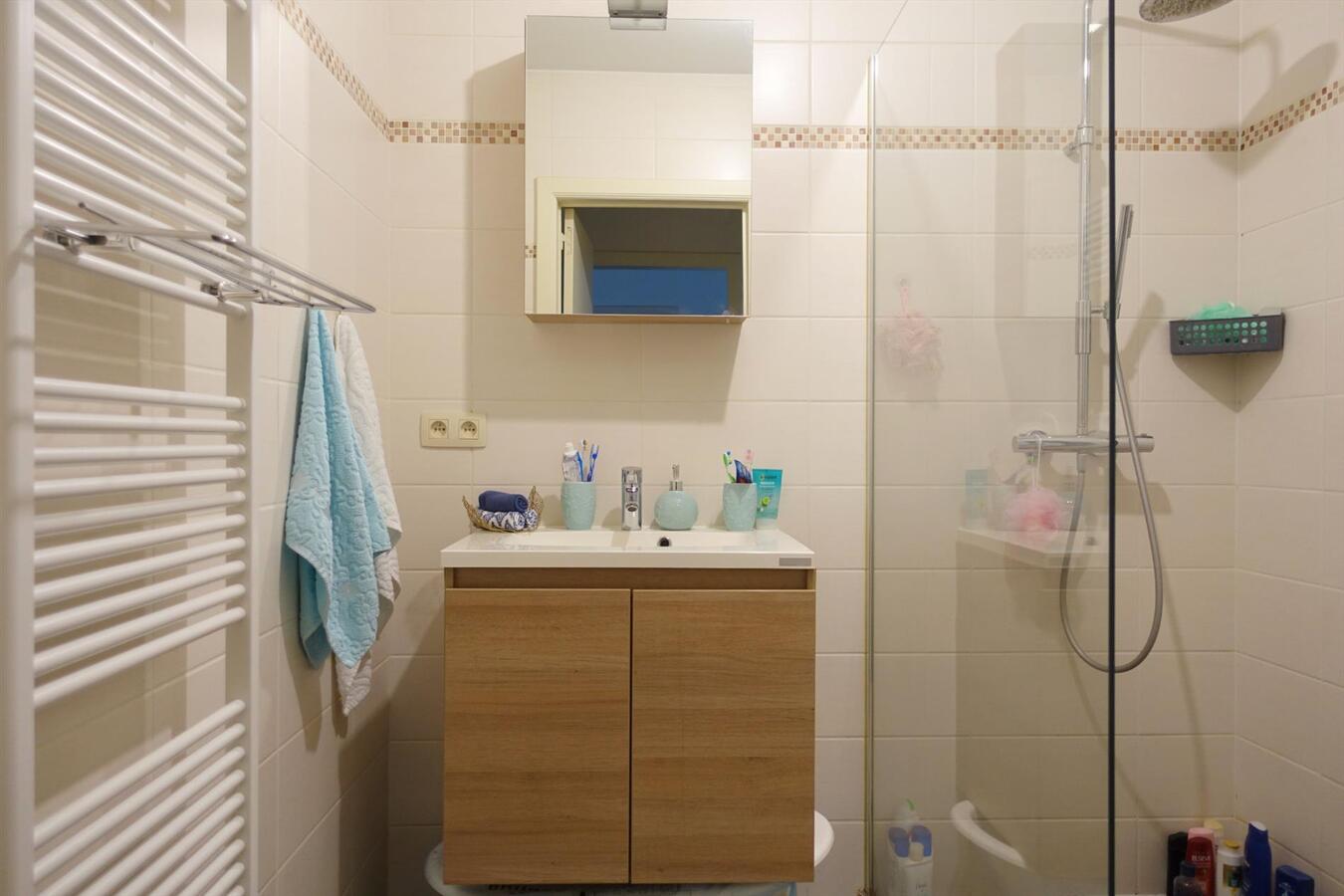 Vernieuwd appartement met 2 slaapkamers 