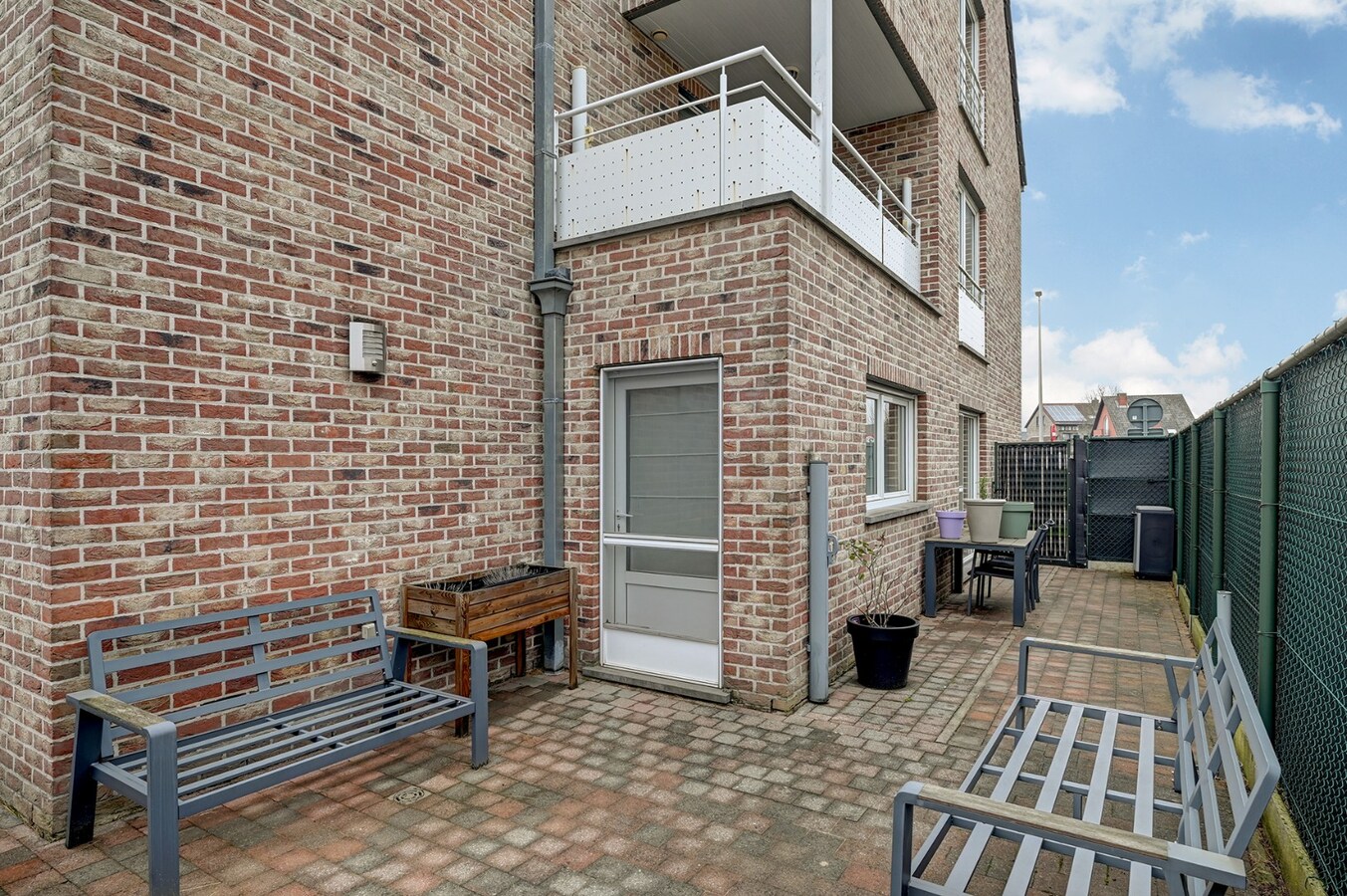 Ruim, centraal gelegen appartement met twee slaapkamers en staanplaats 