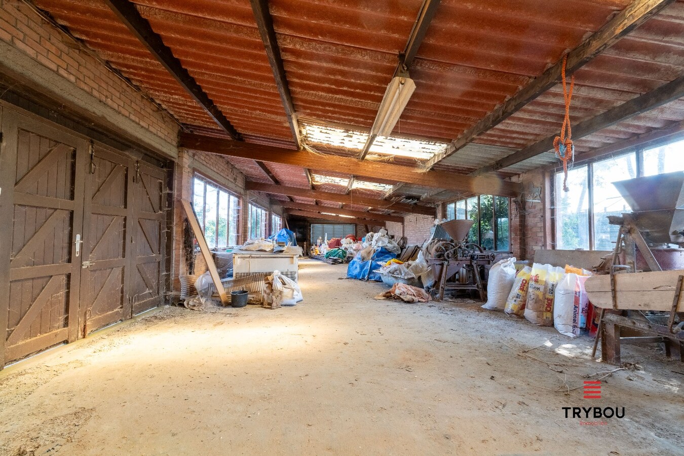 Woning met magazijn op 1203 m² – veel potentieel 