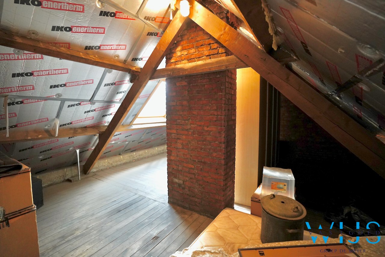 Zeer ruim en stevig woonhuis te Rieme ! 