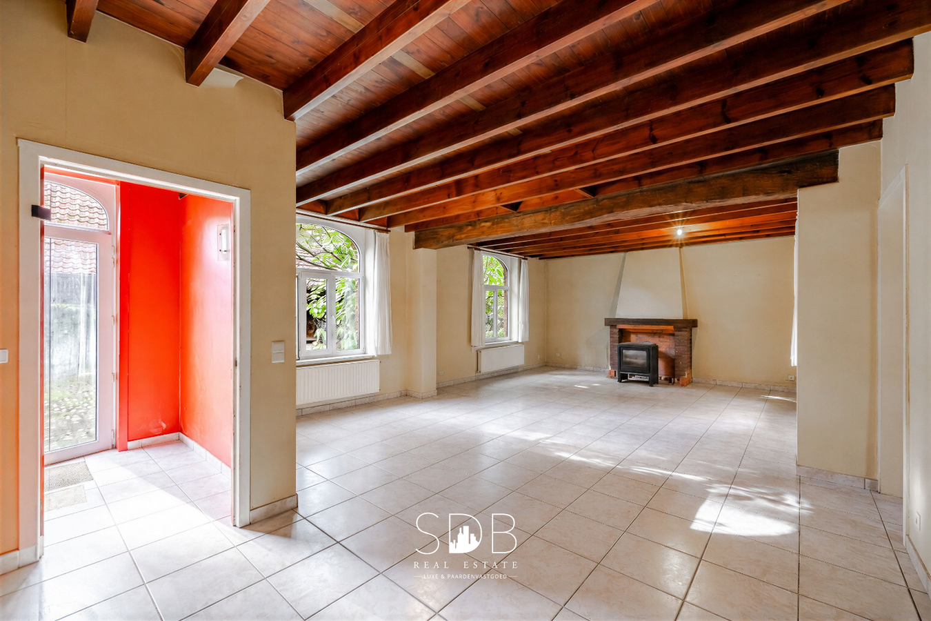 Authentieke hoeve met achterliggend groen op 5.192m² 