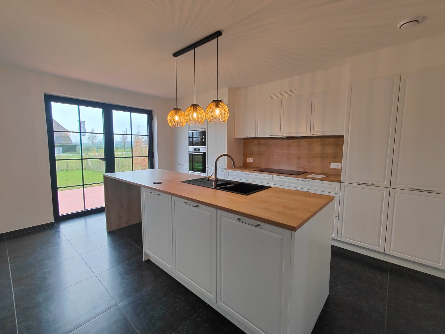 Prachtige energiezuinige halfopen woning op rustige ligging 