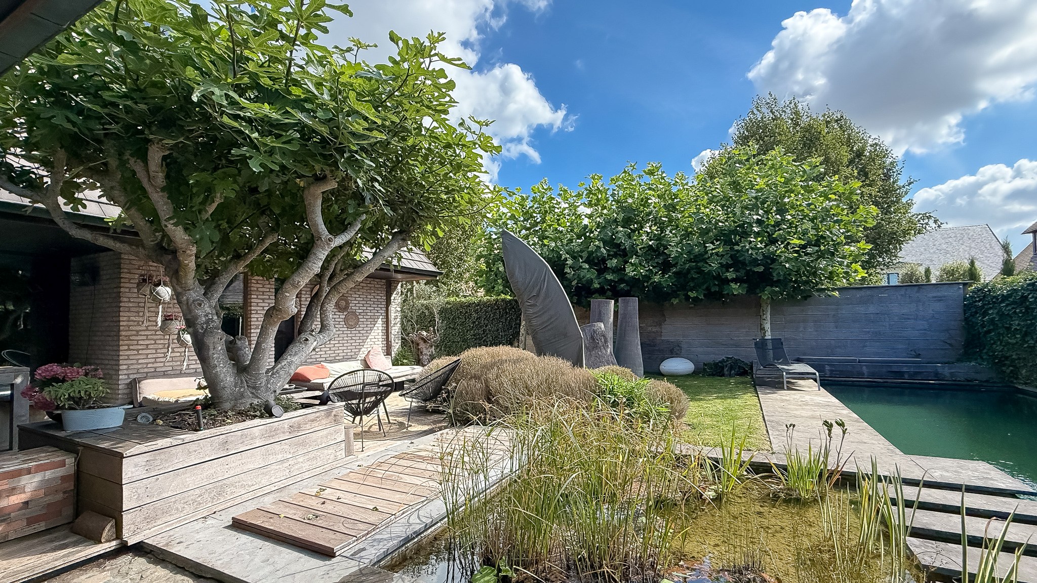 Architecturale villa - perfect voor een vrij beroeper - gelegen in een residentiele wijk 
