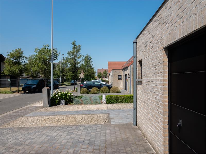 Instapklare woning in rustige wijk te Eeklo. 